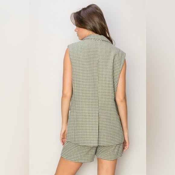HYFVE Single-Breasted Sleeveless Suit and Shorts Set - Picture 2 of 5